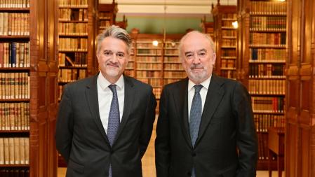 Alberto Granados, presidente de Microsoft en España, y Santiago Muñoz Machado, director de la RAEayer en la RAE