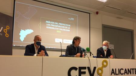 Palacio, Ballester y Llopis durante la presentación del estudio de Ineca sobre los presupuestos valencianos