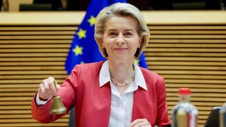 President of the European Commission Ursula von der Leyen rings the bell at the beginning of the College of Commissioners in Brussels, Wednesday, Dec 01, 2021. Olivier Matthys/Pool via REUTERS