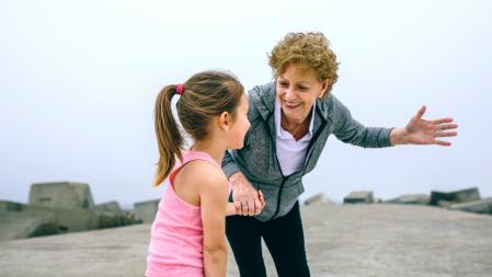 Las abuelas transmiten valores y sentido de familia a los nietos