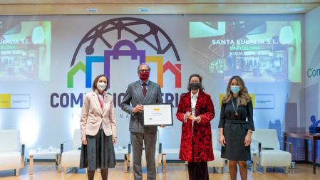 Premio Nacional de Comercio Interior.