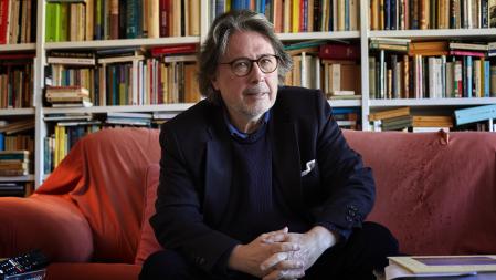 El filósofo y escritor Norbert Bilbeny aborda los retos éticos del trato y el cuidado al enfermo de alzheimer en su último libro