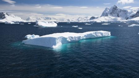 Hielos en la península Antártica, donde ser formó (plataforma Larsen C) el iceberg A-68 en 2017  .
