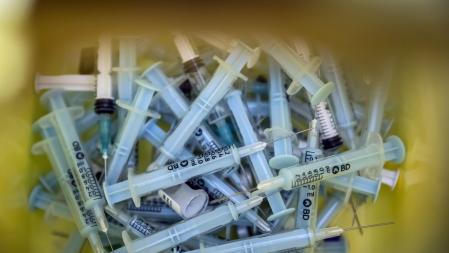 Jeringuillas usadas para la vacunación contra la covid