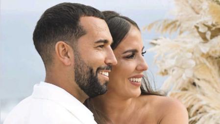 Anabel y Omar en la boda celebrada en La Graciosa en octubre