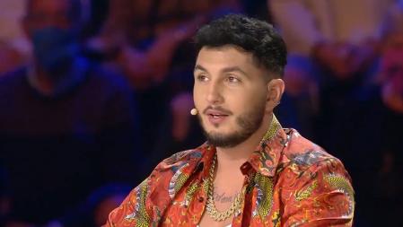 Omar Montes invoca a Isabel Pantoja y alaba a un vecino de Pan Benido en ‘Idol Kids’