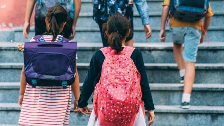Niños volviendo al colegio