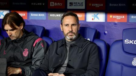 Vicente Moreno, ayer en el banquillo del RCDE Stadium