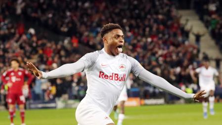 Adamu celebra el gol del Salzburgo, este miércoles16/02/2022 ONLY FOR USE IN SPAIN