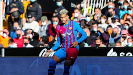 Ronald Araujo of FC Barcelona in action during the Santander League match between Valencia CF and FC Barcelona at the Mestalla Stadium on February 20, 2022, in Valencia, Spain.
AFP7 
20/02/2022 ONLY FOR USE IN SPAIN