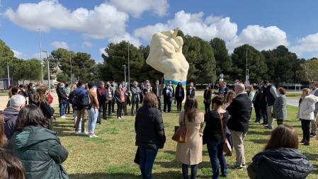 La Universidad de Alicante, una de las instituciones implicadas en la plataforma, celebró ayer una concentración de rechazo a la invasión y apoyo al pueblo ucraniano.
