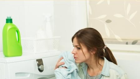 A veces en la ropa sale moho por dejarla varios días húmeda en la lavadora