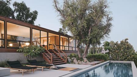 La nueva piscina de 18 m, para practicar natación, ha implicado un rediseño del espacio exterior