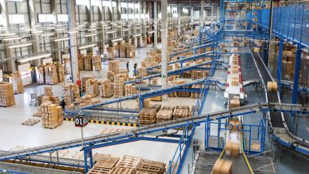 Interior de la gran factoría de Tempe, filial de Inditex para el calzado, que desde Elx dsitribuye millones de pares a todo el mundo y genera 2.000 puestos de trabajo.