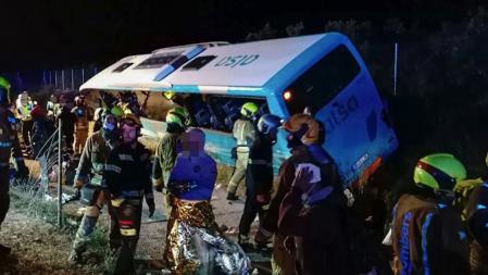El accidente ha sucedido esta madrugada en la A-7, a la altura de la localidad alicantina de Garnja de Rocamora.