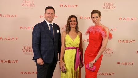 Jordi Rabat, tercera generación de la familia con su esposa Eva Palao, y en medio Ana Boyer