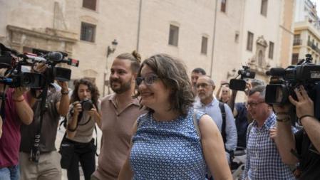 La hasta ahora vicepresidenta de la Generalitat valenciana y portavoz del Consell, Mónica Oltra, a su llegada a la reunión de la Ejecutiva de Compromís.