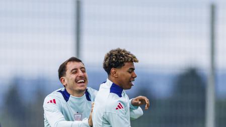 Oyarzábal buscando a Lamine Yamal