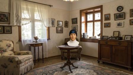 El robot Arkeo, en la casa de una persona mayor.