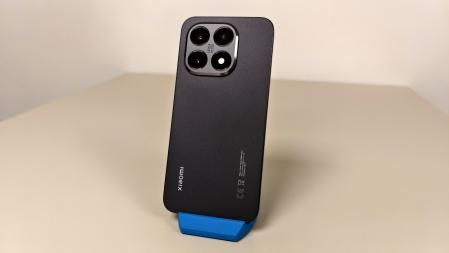 Panel trasero del Xiaomi 15T, hecho de fibra de vidrio.