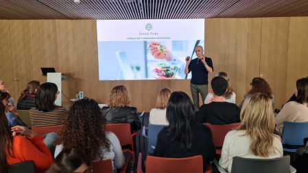 Josep Pont durante una conferencia sobre alimentación