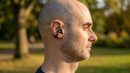 Los Huawei FreeClip 2 se acoplan a la oreja sin aislarte del entorno.