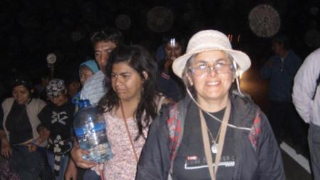 Elisa Pacheco durante una peregrinación