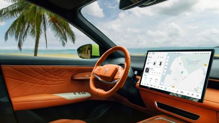 El Deepal S05 equipa una pantalla central giratoria de 15,4 pulgadas y un head-up display de 15,4 pulgadas&nbsp;