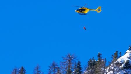 El helicóptero evacúa a Lindsey Vonn
