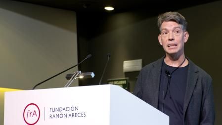 Pedro durante una conferencia