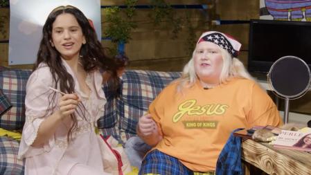 Rosalía maquillando a Esty Quesada