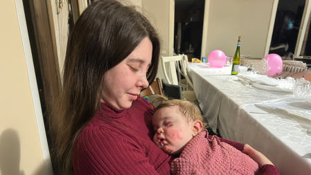 Ana Domenech junto a su hija Julia (cedida)