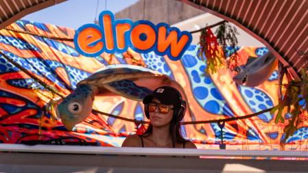 Mia Wave durante el festival El row