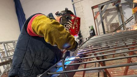 Un soldador debe aprender a hacer de todo, aunque soldar sea la base de su trabajo