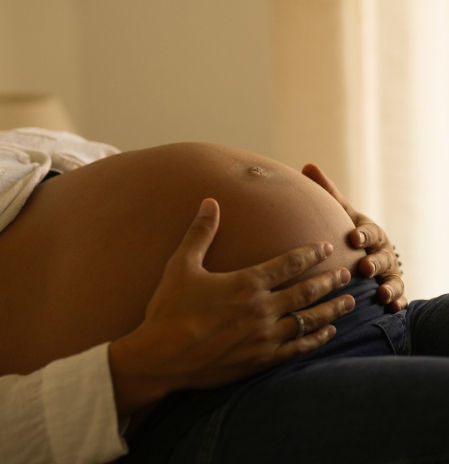 La Fiscalía gana la batalla judicial a las webs que publicitan madres de alquiler