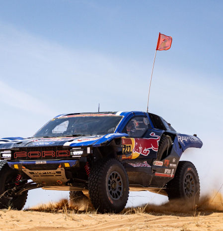 Nani Roma y Carlos Sainz resisten y Tosha Schareina se aleja de Sanders