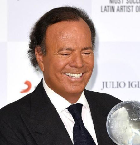 Las denunciantes contra Julio Iglesias a otras supuestas víctimas: “Que mi voz les dé fuerza y hablen”