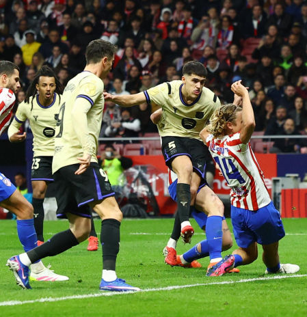 El vestuario del Barça, encendido por la anulación del gol de Cubarsí