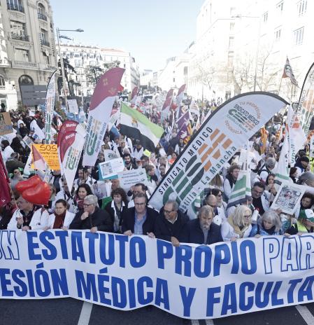 Los sindicatos califican como éxito la primera jornada de la huelga de médicos