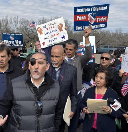 Repudio en EE.UU. al millonario plan de transformar almacenes en centros migratorios