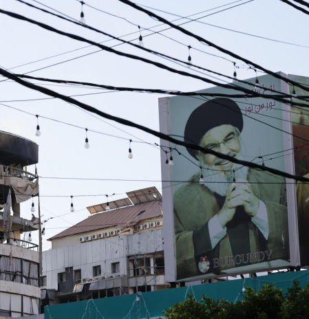 Hizbulah ataca a Israel, que responde con bombardeos y mata a 31 personas en el Líbano