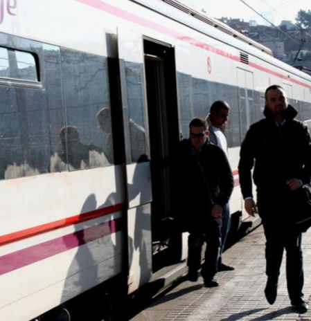 La línea RL4 de Rodalies se pasa todo el sábado cortada por dos desprendimientos