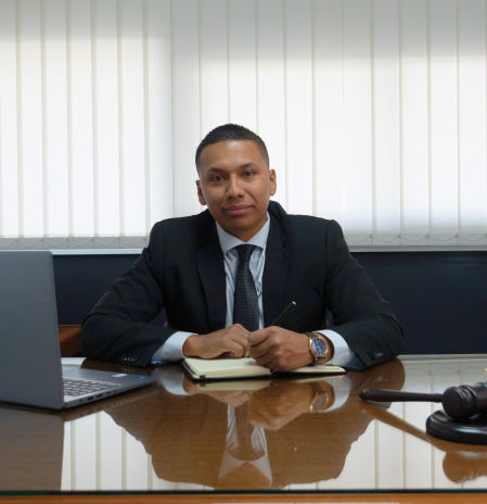 Casos mediáticos y retos imposibles: así trabaja Navarro y Abogados, disponibles las 24 horas