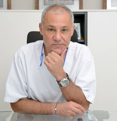 Manuel Prados Guzmán, cirujano especialista en aparato digestivo: “No me gusta que se vea al médico como una figura individualista, lo nuestro es un trabajo de equipo”