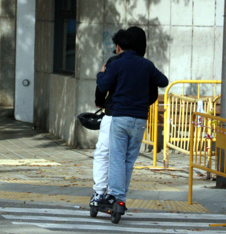 El 46% de los usuarios de patinete en Lleida no llevan casco y sólo el 7% tiene seguro, según el RACC