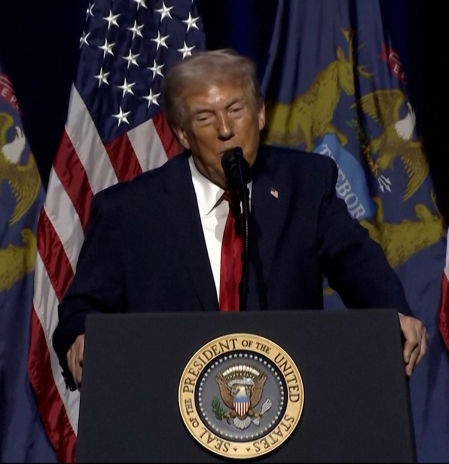 Trump anima a los iraníes a “tomar el control de sus instituciones” y anuncia que “la ayuda está en camino”