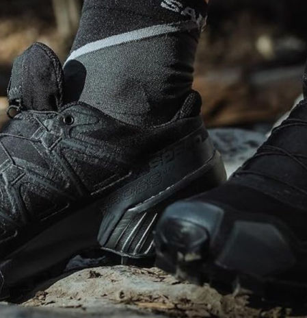 Salomon sabe que no puedes vivir sin cruzar montañas: por eso rebaja sus 10 zapatillas más famosas con ofertas que llegan hasta el -48%