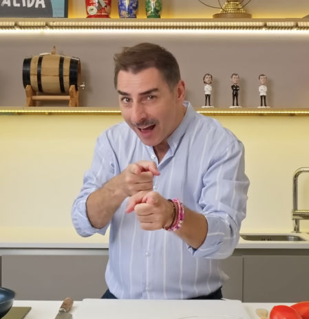Jordi Roca nos invita a divertirnos y perder el miedo a cocinar en su nuevo libro ‘Cosas de casa’