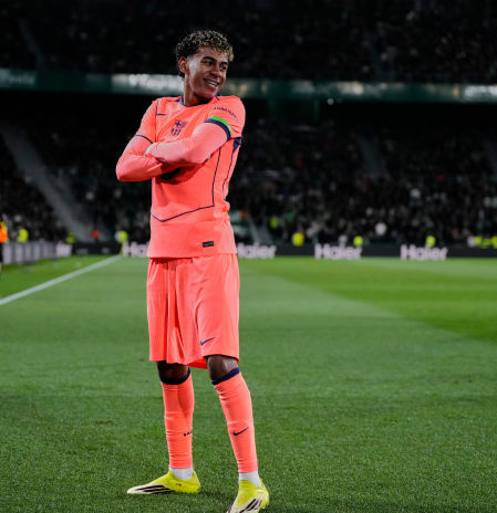 El Barça se divierte mucho, se recrea demasiado y solo remacha al Elche al final