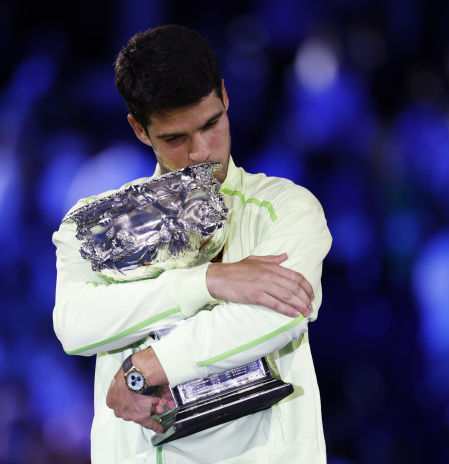 Alcaraz apaga la revuelta de Djokovic: Melbourne cae a sus pies